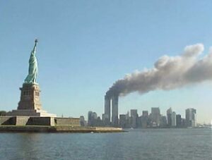 Statue of Liberty og WTC i brand under terrorangrebet 9/11